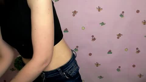 Snapshot of nikolleta_m chatting on 10-28-25, 01:03 Nikolleta online show from 10-28-25, 01:03