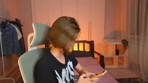 Snapshot of nikompell chatting on 03-10-25, 11:49 niko online show from 03-10-25, 11:49