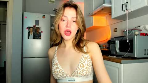 Veronica online show from 02-26-25, 10:04