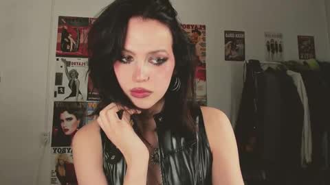 Snapshot of niky_jess chatting on 02-01-26, 04:49 Veronica online show from 02-01-26, 04:49