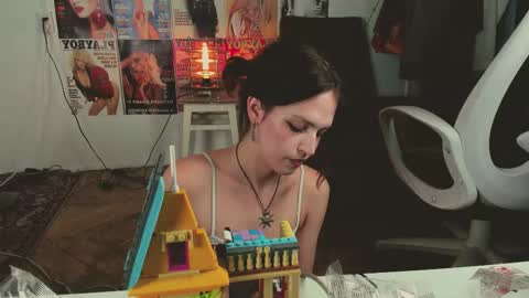 Snapshot of niky_jess chatting on 03-04-26, 12:33 Veronica online show from 03-04-26, 12:33