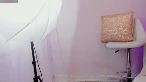     NIKY     online show from 10-22-25, 10:20