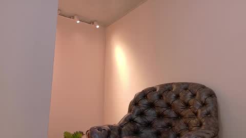  NIKY SMIT  online show from 02-20-25, 11:42