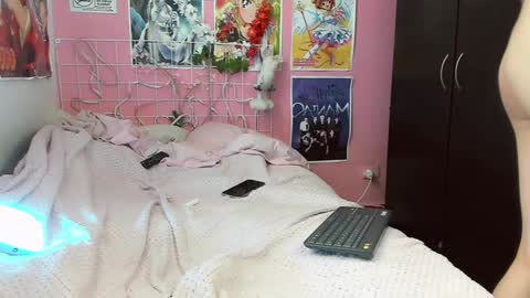 Snapshot of nikylaine chatting on 12-28-24, 03:15 Nikylaine online show from 12-28-24, 03:15