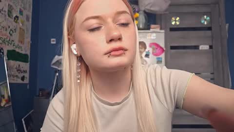 Isabella online show from 03-10-26, 12:43