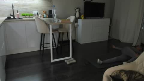 Bella online show from 09-15-25, 03:45