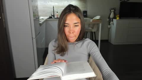 Bella online show from 09-23-25, 02:36