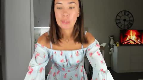 Bella online show from 09-26-25, 04:44