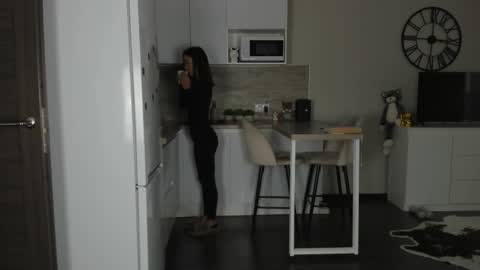 Bella online show from 10-24-25, 11:17