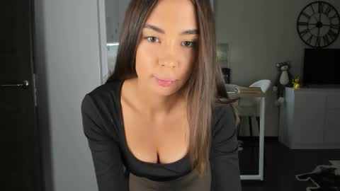 Bella online show from 11-08-25, 10:19