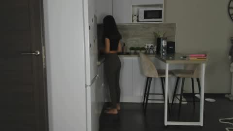 Bella online show from 04-24-26, 10:50