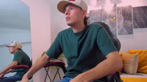 Snapshot of nils_saint chatting on 03-11-25, 05:05 Nils online show from 03-11-25, 05:05