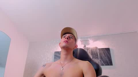 Snapshot of nils_saint chatting on 03-11-25, 08:09 Nils online show from 03-11-25, 08:09