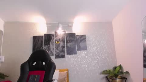 Snapshot of nils_saint chatting on 09-09-25, 02:33 Nils online show from 09-09-25, 02:33