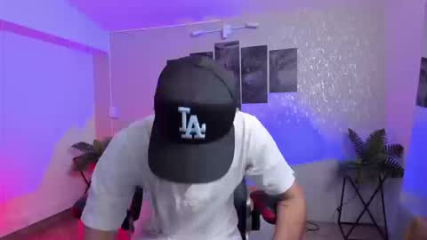 Snapshot of nils_saint chatting on 09-24-25, 04:05 Nils online show from 09-24-25, 04:05