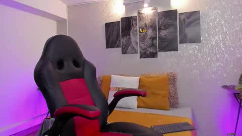 Snapshot of nils_saint chatting on 10-02-25, 04:08 Nils online show from 10-02-25, 04:08