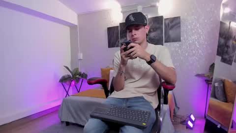 Snapshot of nils_saint chatting on 10-07-25, 03:25 Nils online show from 10-07-25, 03:25