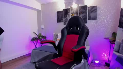 Snapshot of nils_saint chatting on 10-10-25, 02:21 Nils online show from 10-10-25, 02:21