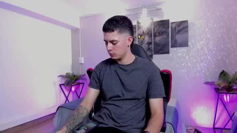 Snapshot of nils_saint chatting on 10-12-25, 02:32 Nils online show from 10-12-25, 02:32