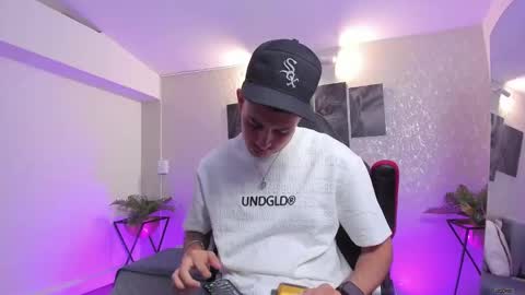 Snapshot of nils_saint chatting on 10-15-25, 04:12 Nils online show from 10-15-25, 04:12