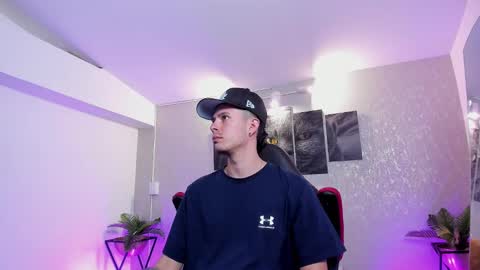 Snapshot of nils_saint chatting on 10-18-25, 04:04 Nils online show from 10-18-25, 04:04