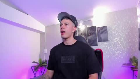 Snapshot of nils_saint chatting on 10-23-25, 04:12 Nils online show from 10-23-25, 04:12