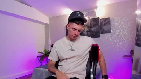 Snapshot of nils_saint chatting on 10-24-25, 04:31 Nils online show from 10-24-25, 04:31