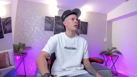 Snapshot of nils_saint chatting on 11-05-25, 03:39 Nils online show from 11-05-25, 03:39