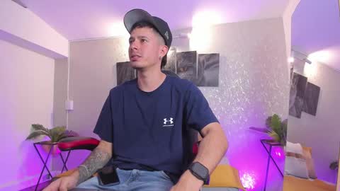 Snapshot of nils_saint chatting on 11-11-25, 02:44 Nils online show from 11-11-25, 02:44