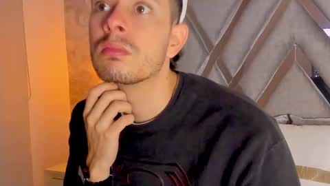 Snapshot of nils_saint chatting on 11-18-25, 04:39 Nils online show from 11-18-25, 04:39