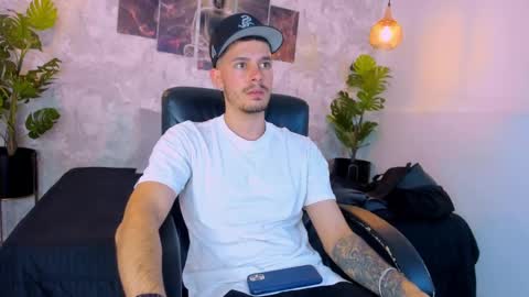 Snapshot of nils_saint chatting on 11-21-25, 02:10 Nils online show from 11-21-25, 02:10