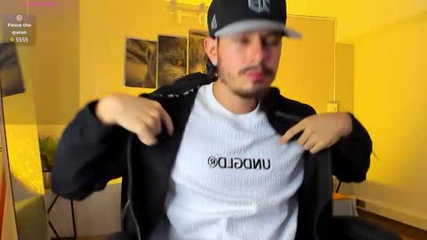 Snapshot of nils_saint chatting on 02-17-26, 04:20 Nils online show from 02-17-26, 04:20