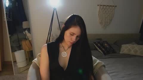 Jennet online show from 11-16-25, 04:34