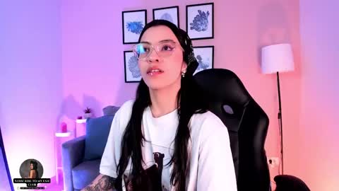 Snapshot of nina__dixon chatting on 09-13-25, 08:08 Nina online show from 09-13-25, 08:08