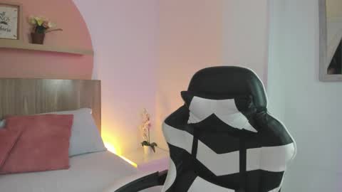 N I N A online show from 10-07-25, 02:31