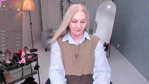 Snapshot of nina_deville chatting on 12-14-25, 11:04 Nina online show from 12-14-25, 11:04