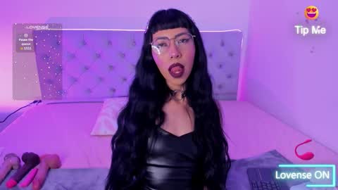 Snapshot of nina_fooxxx chatting on 10-20-25, 06:03 Nina Fox  online show from 10-20-25, 06:03