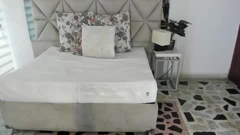  Nina  online show from 10-14-25, 08:31