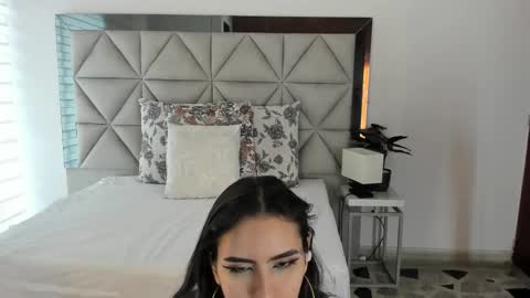  Nina  online show from 10-17-25, 08:33