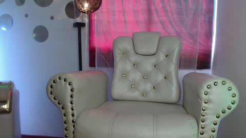 Snapshot of nina_roser chatting on 09-25-25, 03:05 Nina Roser online show from 09-25-25, 03:05