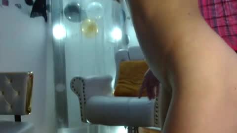 Snapshot of nina_roser chatting on 10-15-25, 12:49 Nina Roser online show from 10-15-25, 12:49