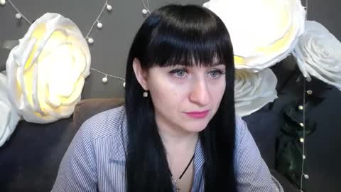 ninaflawlees online show from 11-19-25, 12:49