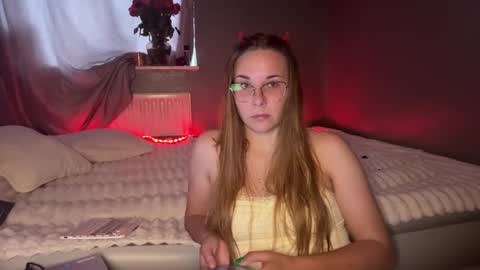 ninaglow_ online show from 10-04-25, 10:35