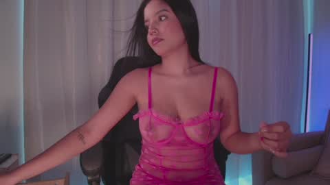 Snapshot of ninamichelle_ chatting on 01-16-25, 09:30 Nina online show from 01-16-25, 09:30