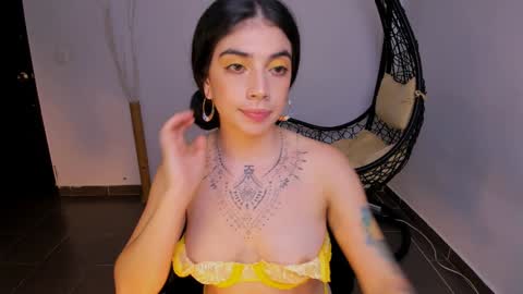Snapshot of ninamonroee chatting on 01-07-25, 12:24 ninamonroee online show from 01-07-25, 12:24