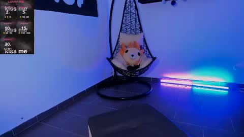 Snapshot of ninamonroee chatting on 06-11-26, 12:32 ninamonroee online show from 06-11-26, 12:32