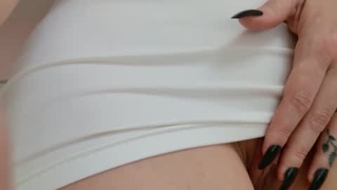 Snapshot of ninaoneil chatting on 02-26-25, 11:15 NinaOneil online show from 02-26-25, 11:15