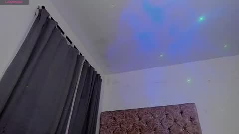 Snapshot of ninonbeart chatting on 11-15-25, 09:54 Ninon Beart online show from 11-15-25, 09:54