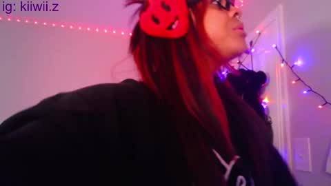 Snapshot of nintendhoe_ chatting on 02-20-25, 05:33 kiwi online show from 02-20-25, 05:33