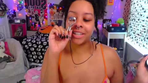 Snapshot of nintendhoe_ chatting on 09-26-25, 12:42 kiwi online show from 09-26-25, 12:42